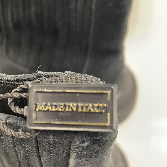 Italian made Buemos black suede short boots with thick non slip rubber sole. - Picture 7 of 7